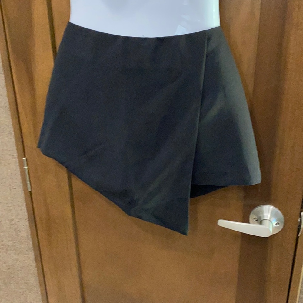 NWT Black skort! Small